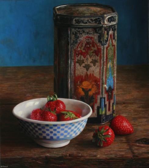 Bowl of strawberries with old tin