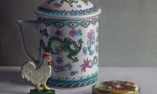 Haantje en Chinese theekop / Rooster and chinse tea cup